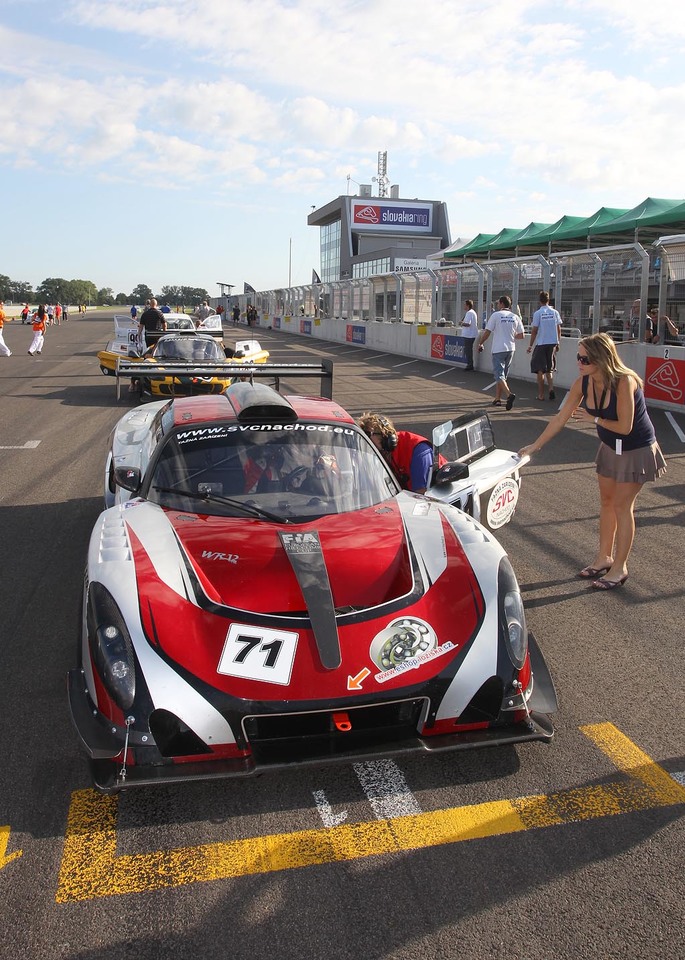 Loptus Evora WR 12 SVC GROUP výrobce tažného zařízení  okruhy Slovakia ring 
