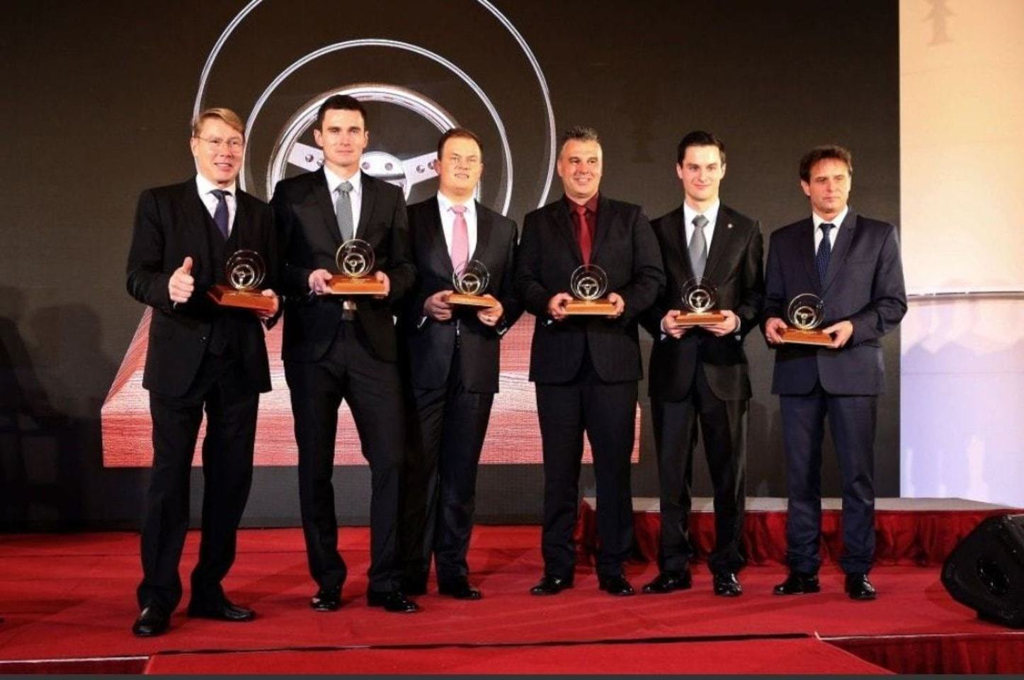 2016 Mika Häkkinena a Vladimír Vitver předání zlatého volantu  