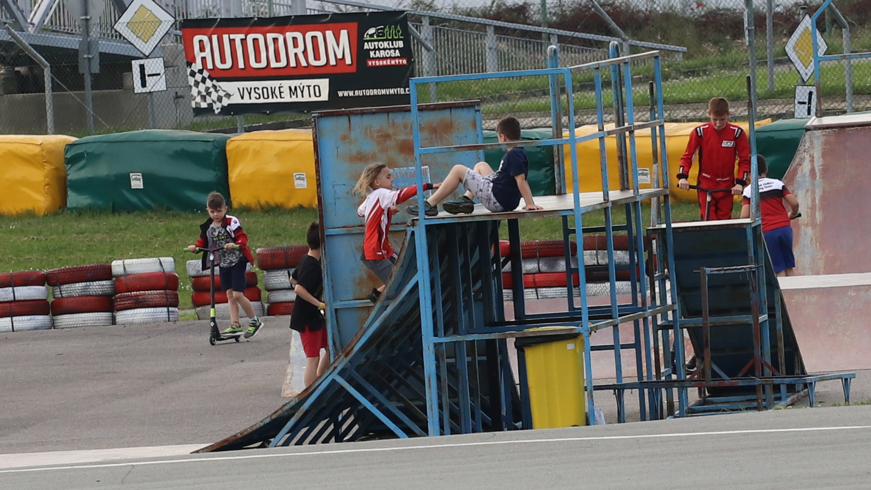 3 závod MČR v kartingu ve Vysokém Mýtě a názorné předvedení, jak nemá vypadat Slow fáze