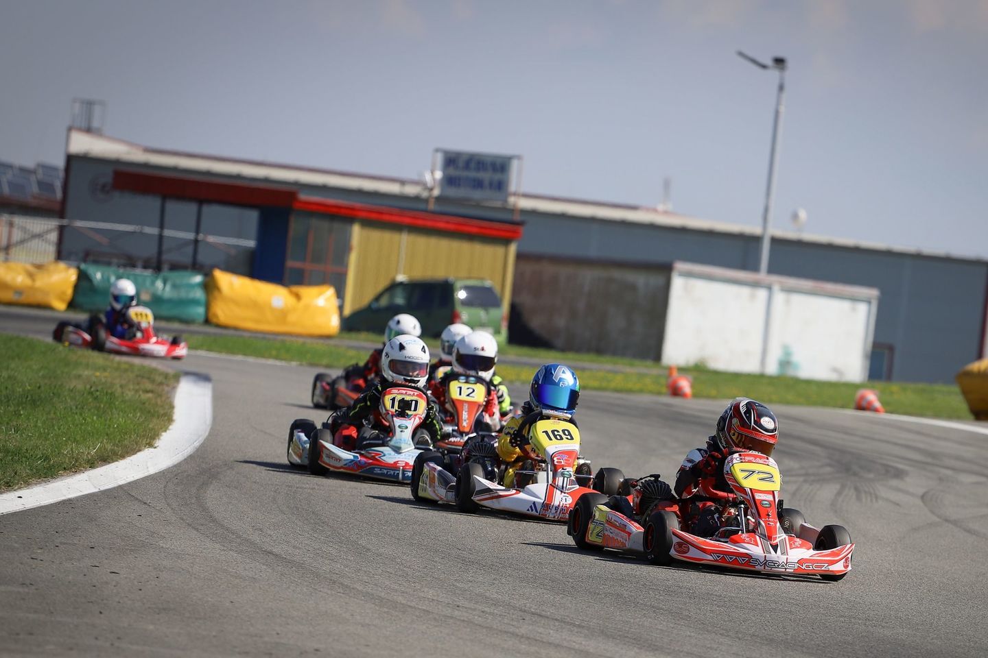 3 závod MČR v kartingu ve Vysokém Mýtě a názorné předvedení, jak nemá vypadat Slow fáze