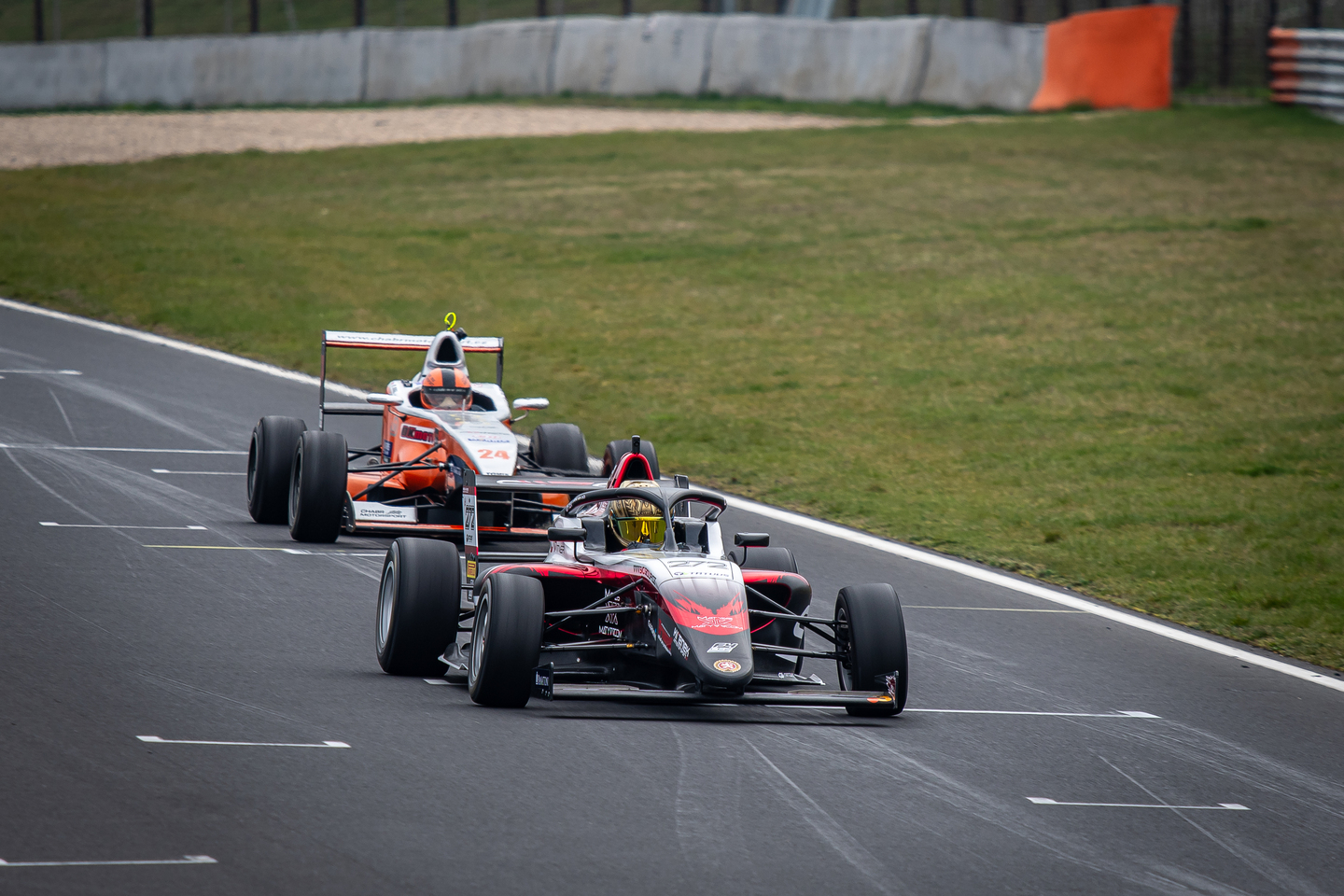 Matyas Vitver Tatuus F4 a Ambasador SVC GROUP výroba tažných zařízení.  