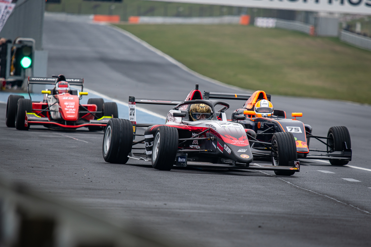 Matyas Vitver Tatuus F4 a Ambasador SVC GROUP výroba tažných zařízení.  