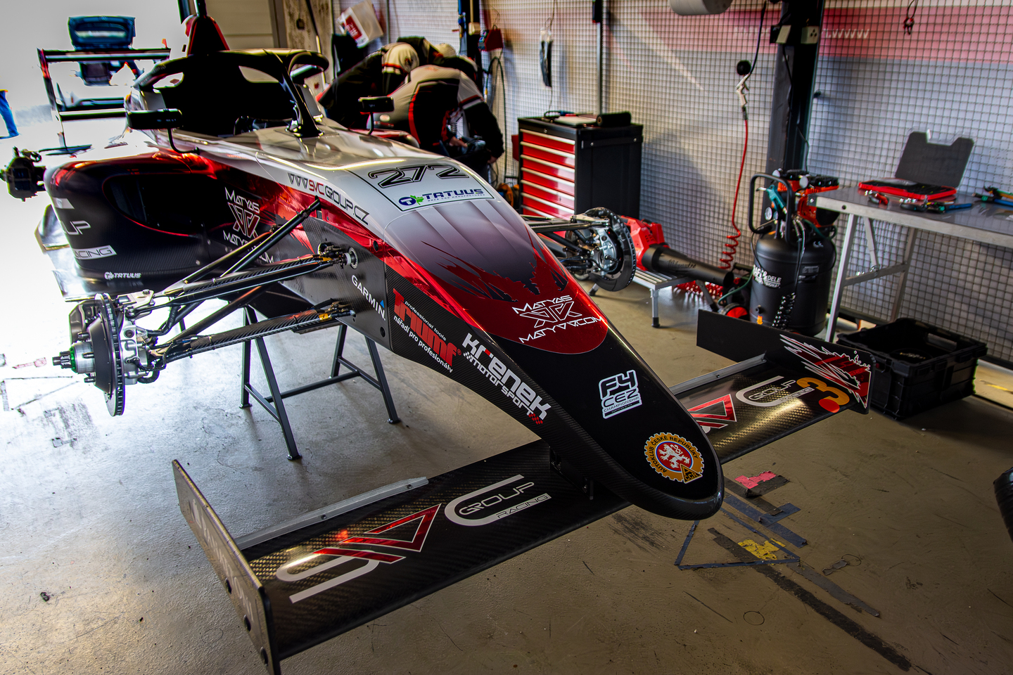 Matyas Vitver Tatuus F4 a Ambasador SVC GROUP výroba tažných zařízení.  