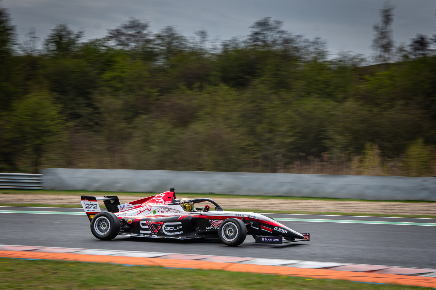 Matyas Vitver Tatuus F4 a Ambasador SVC GROUP výroba tažných zařízení.  