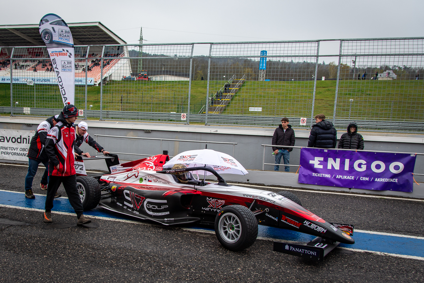 Matyas Vitver Tatuus F4 a Ambasador SVC GROUP výroba tažných zařízení.  
