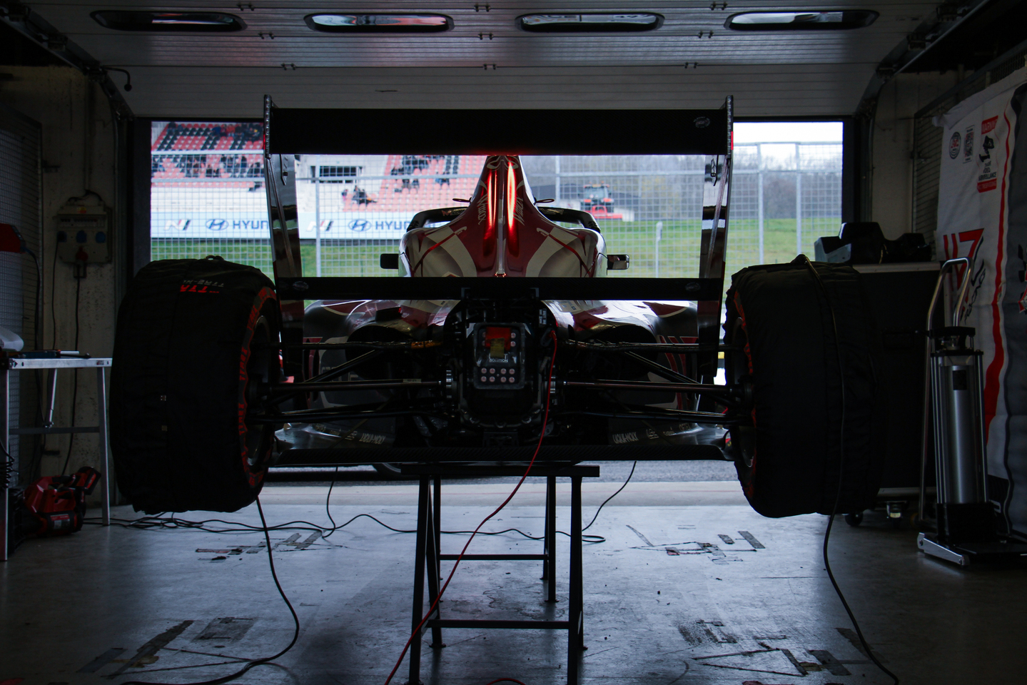 Matyas Vitver Tatuus F4 a Ambasador SVC GROUP výroba tažných zařízení.  