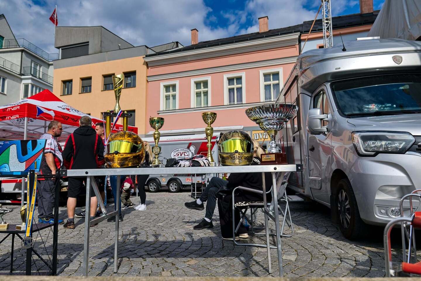 DEN MOTORSPORTU ROZBURÁCEL CENTRUM NÁCHODA – SVC GROUP výroba tažné zařízení