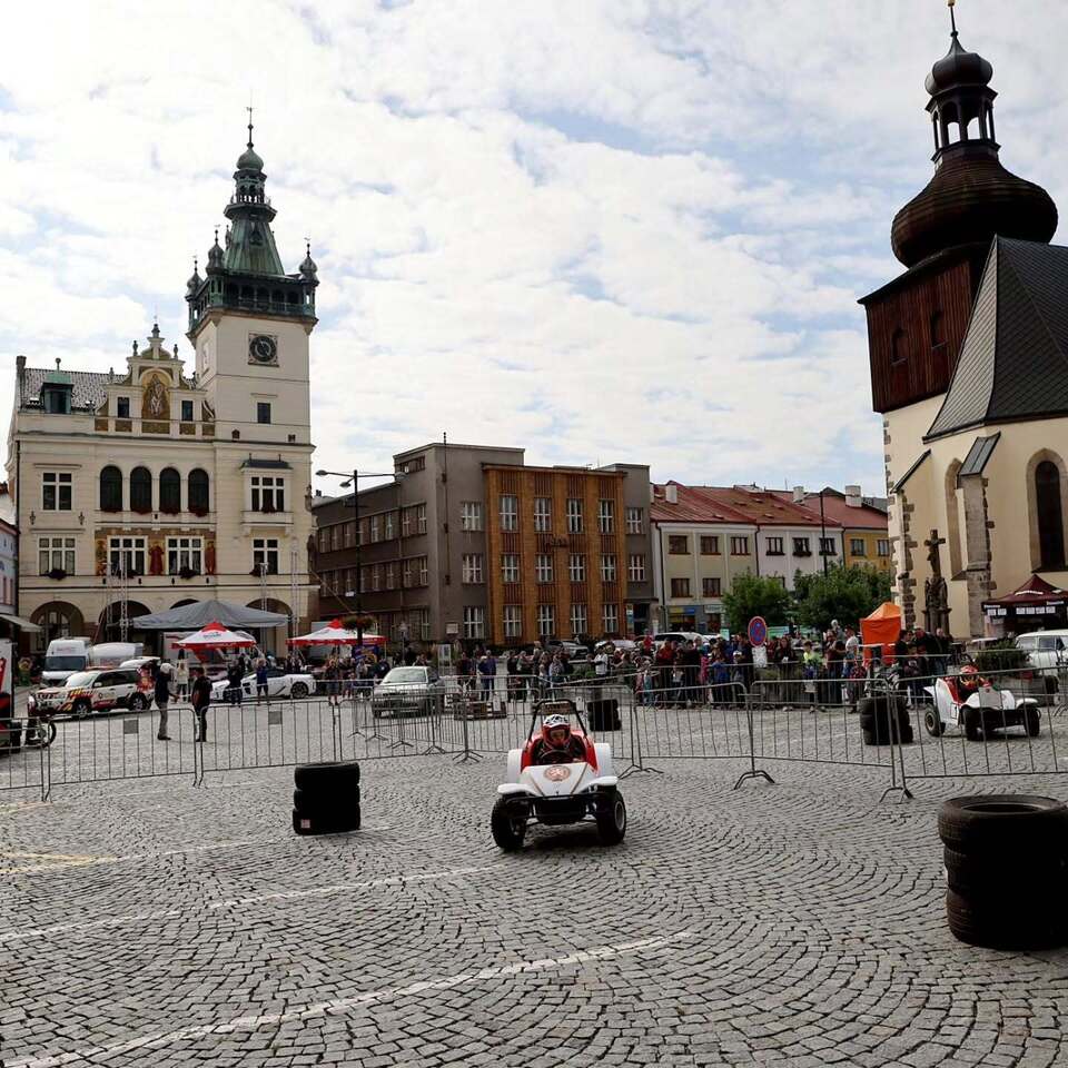 DEN MOTORSPORTU ROZBURÁCEL CENTRUM NÁCHODA – SVC GROUP výroba tažné zařízení