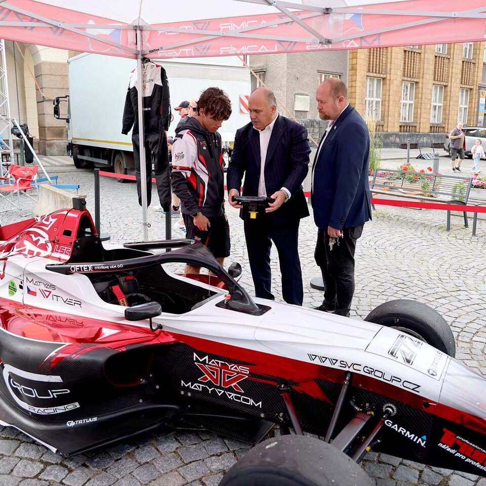 DEN MOTORSPORTU ROZBURÁCEL CENTRUM NÁCHODA – SVC GROUP výroba tažné zařízení