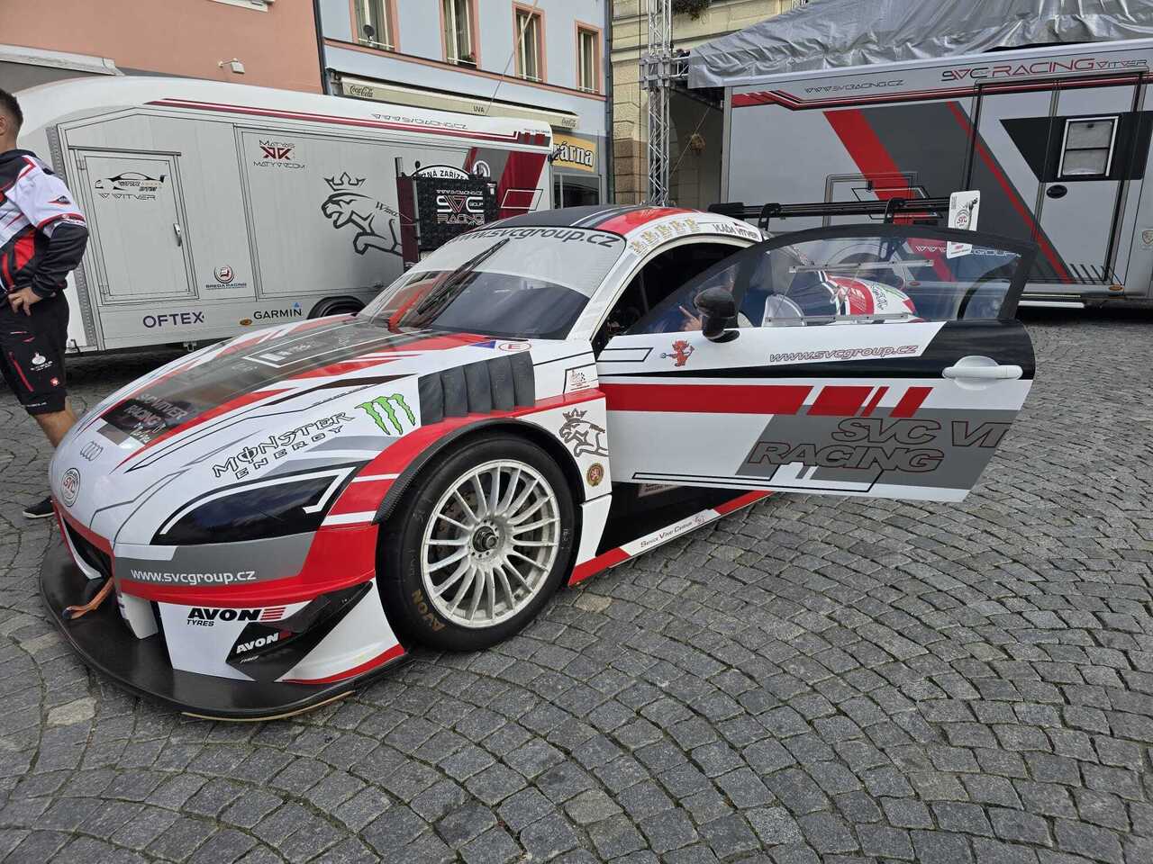 DEN MOTORSPORTU ROZBURÁCEL CENTRUM NÁCHODA – SVC GROUP výroba tažné zařízení